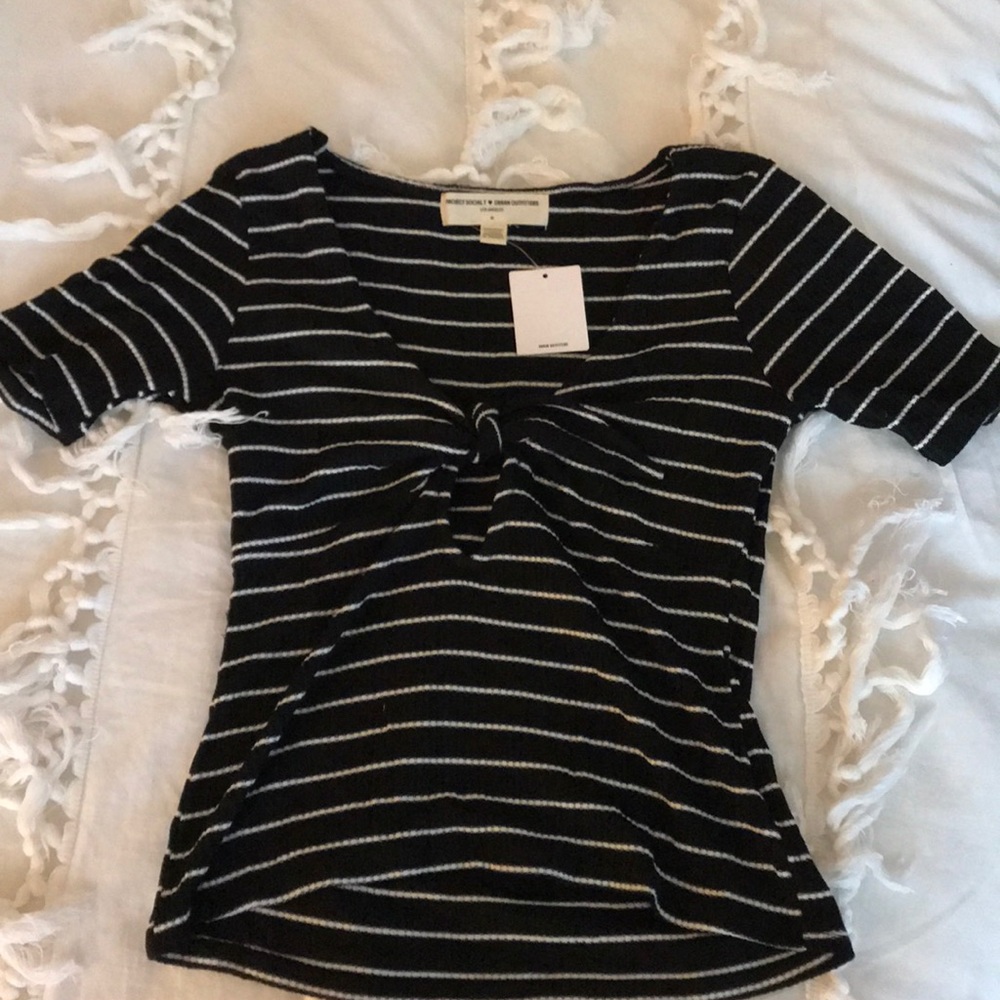 NWT*PROJECT SOCIAL TEE SARA TIE-FRONT TOP - Picture 3 of 5